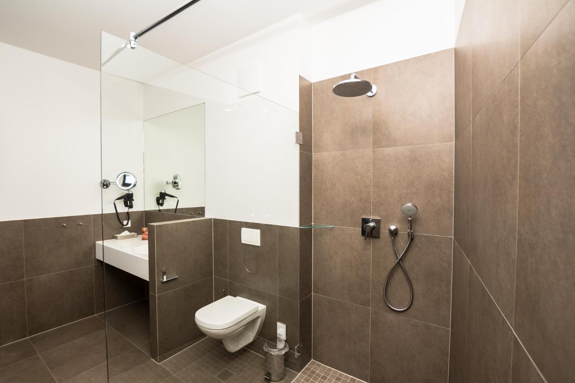 Stadthotel Reich Mellrichstadt Ngoại thất bức ảnh